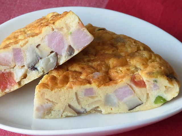 しいたけとトマトのオープンオムレツ