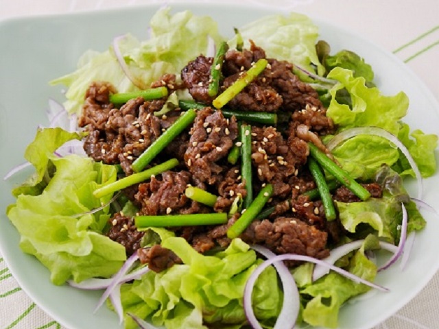 ジューシー焼肉のサラダ仕立て