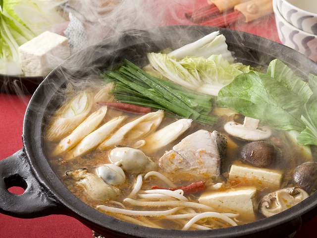 ぶりとかきと冬野菜の中国風ピリ辛なべ