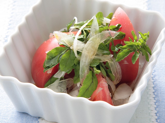 トマトと玉ねぎのサラダ