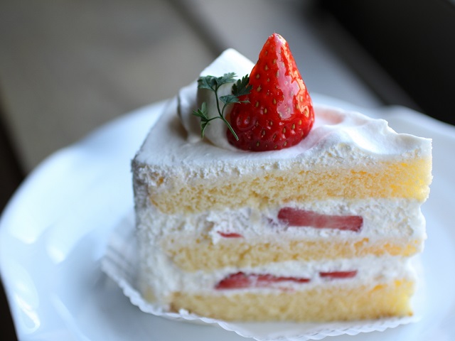 頑張っているご褒美にケーキで自分を癒したい。「ケーキ」の糖質ランキングの結果は?