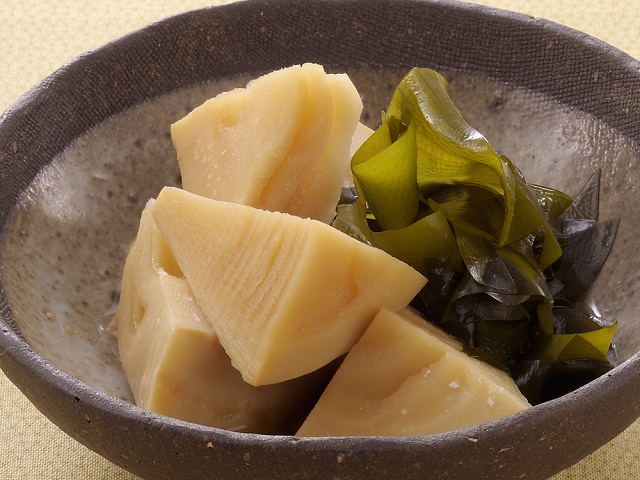 たけのことわかめの煮物