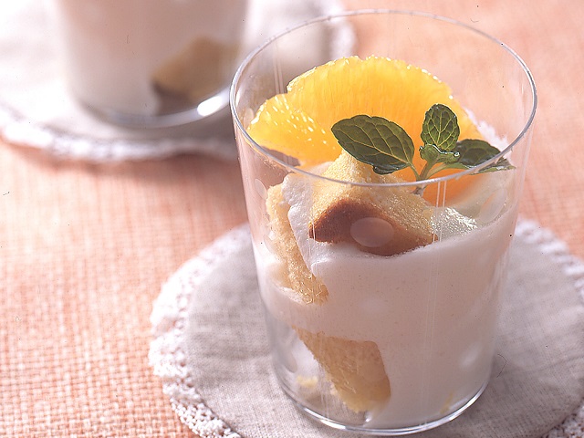 ふわふわヨーグルトクリームとオレンジのトライフル