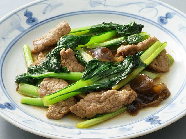 牛薄切り肉とターサイの炒め物